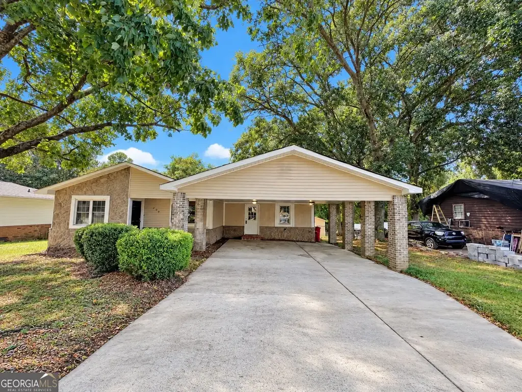 209 Scarborough Road, Centerville
