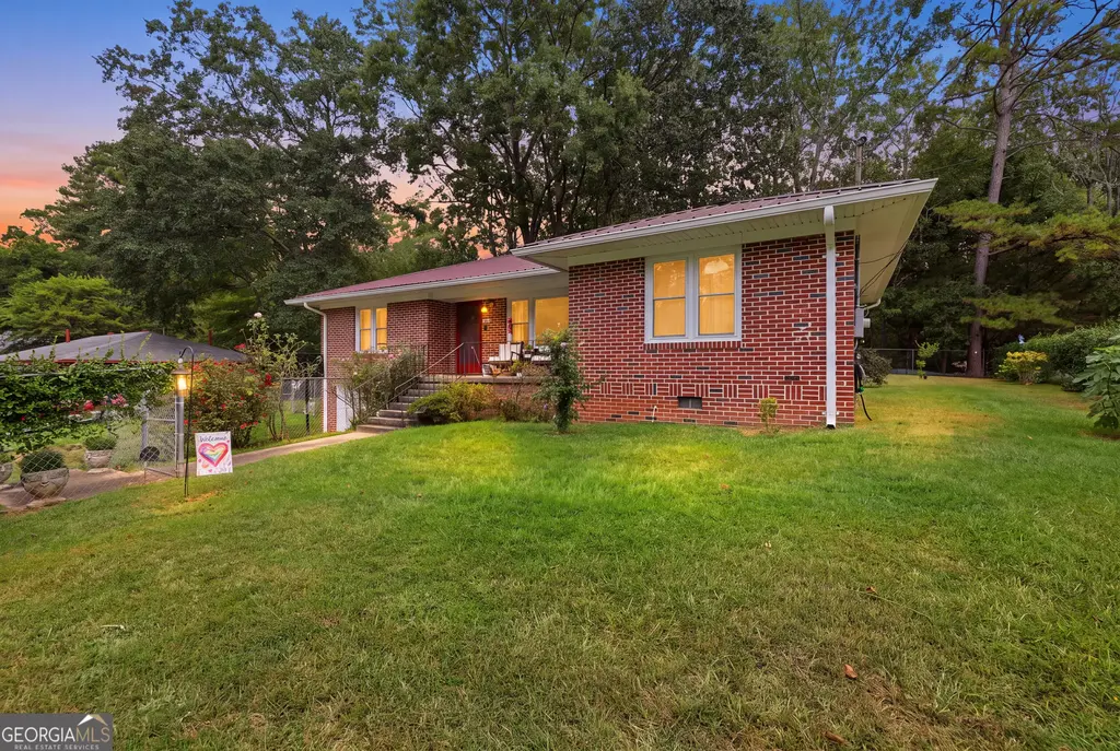107 Valley Drive, Toccoa