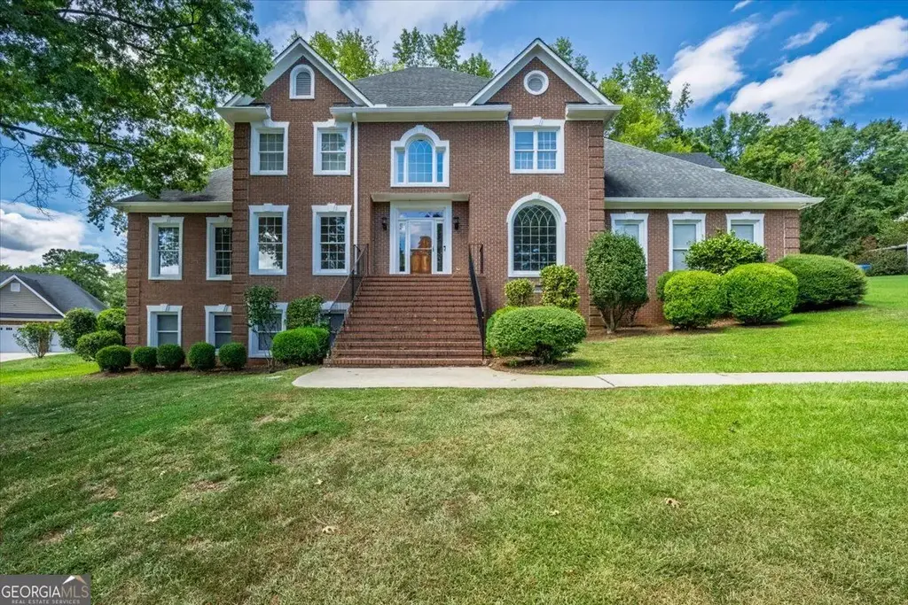 216 Hunters Hill Court, Macon