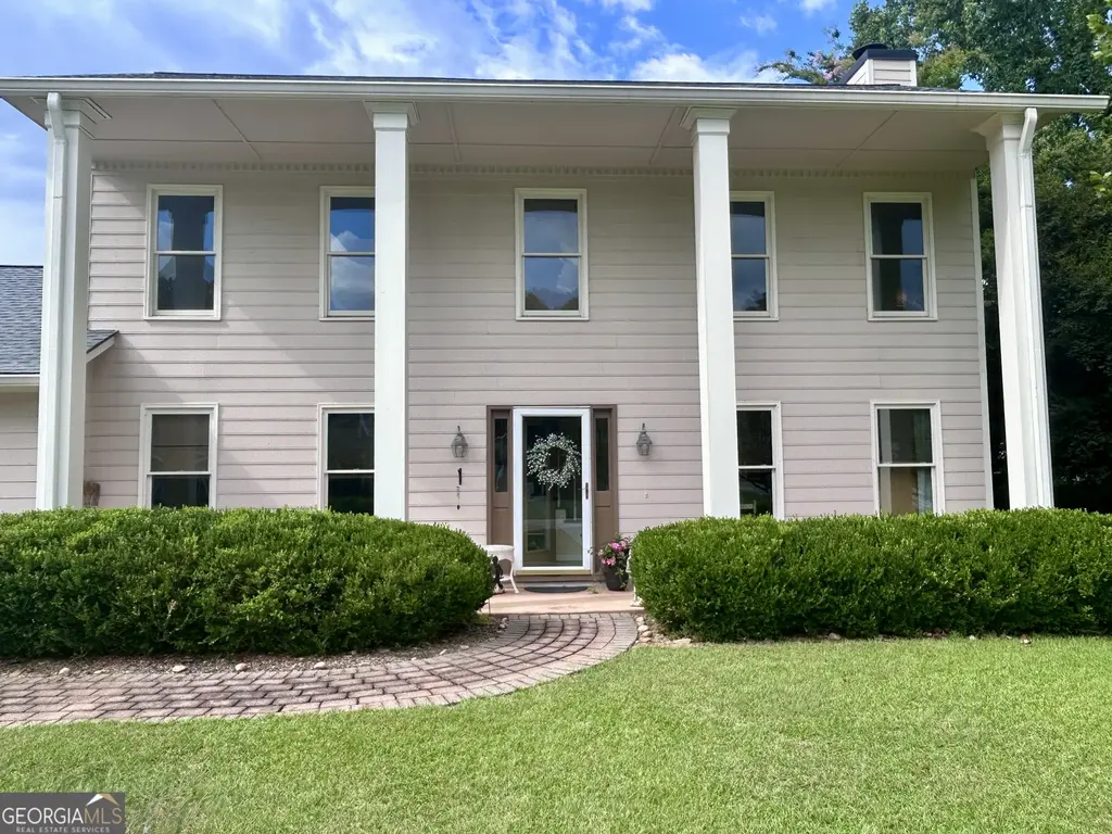 200 Hedgewood Court, Peachtree City
