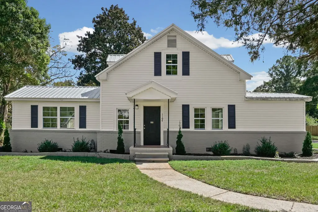 1104 E Mcintosh Road, Griffin