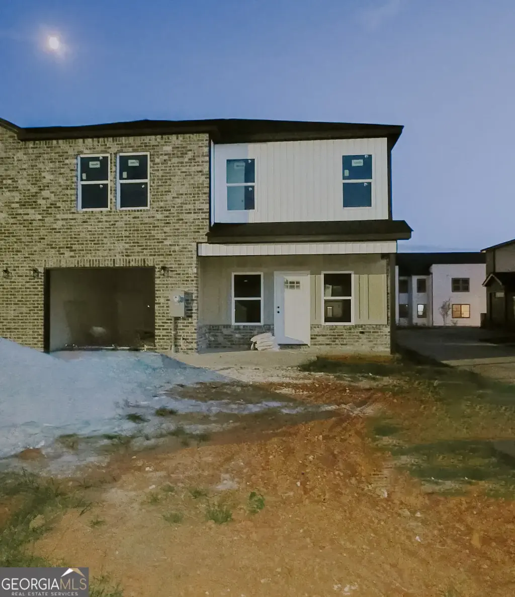 254 Beau Claire Circle, Byron