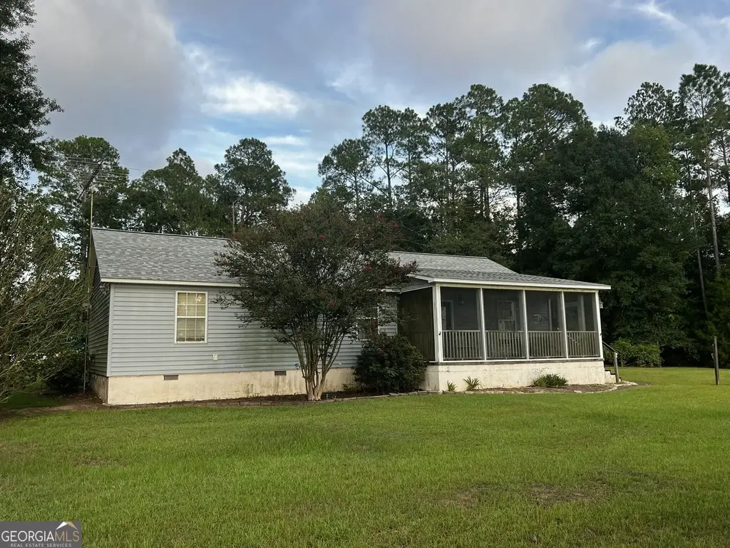 1693 E Lake Drive, Screven