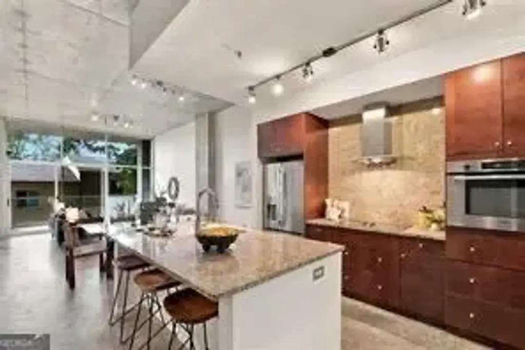 130 Arizona Avenue Ne 105, Atlanta