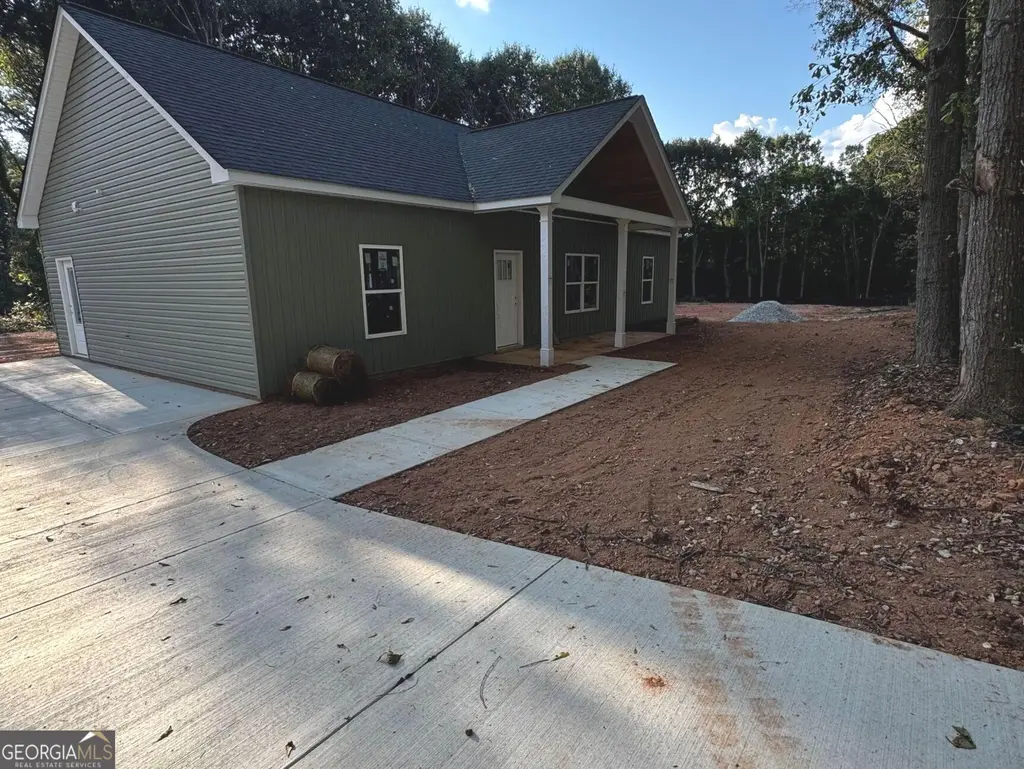 33 Peachtree Street, Hartwell