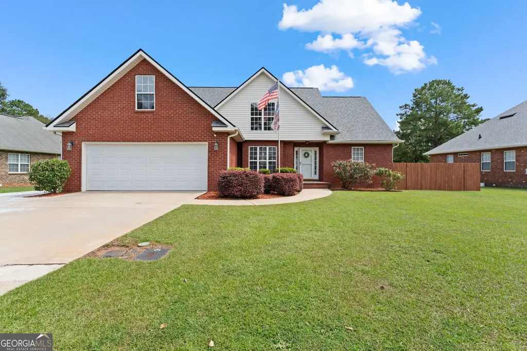 318 Christopher Luke Circle, Perry