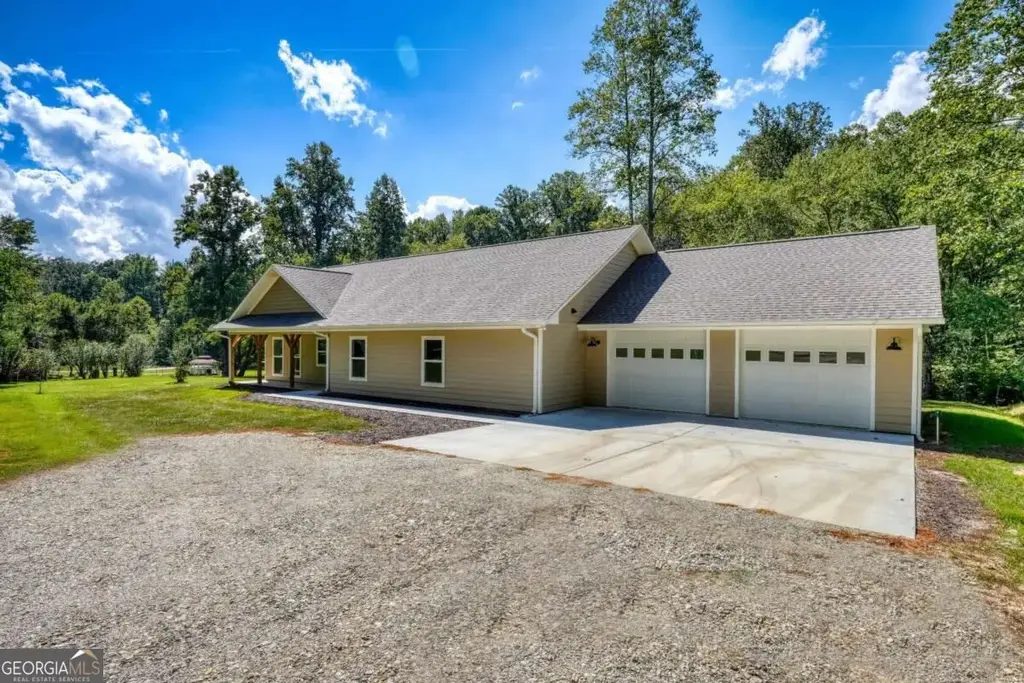 590 Pinebrook Drive, Blairsville