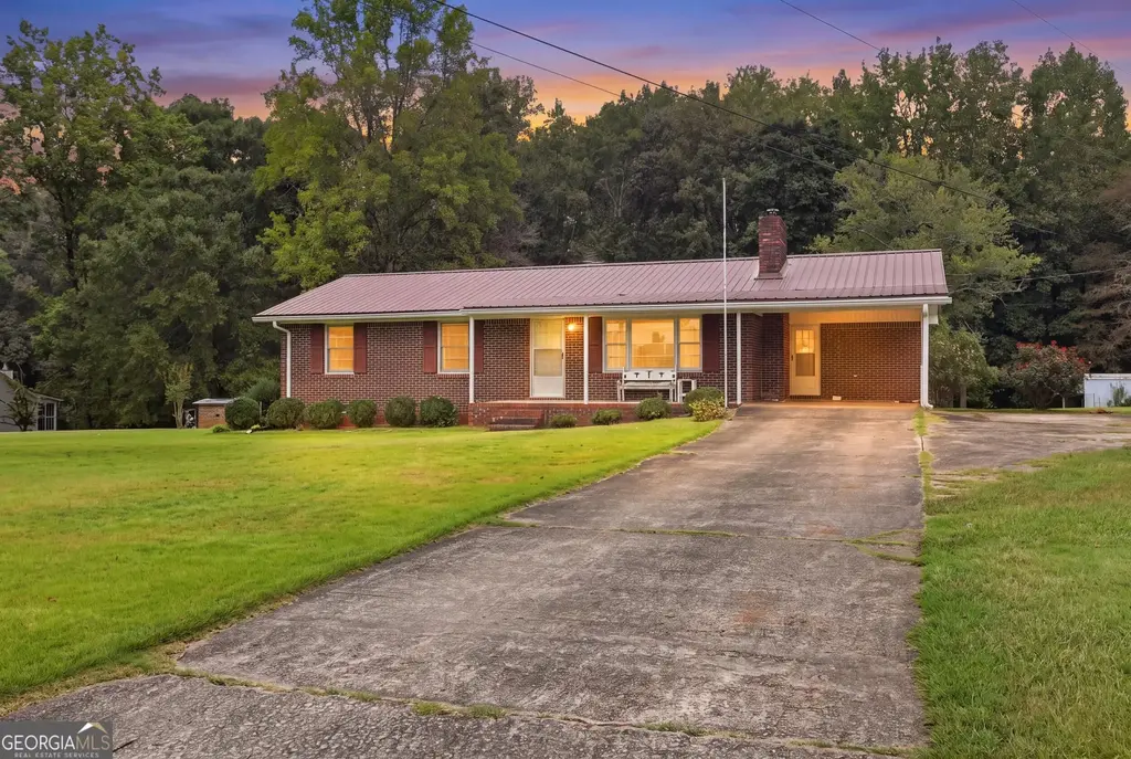 57 Defoor Road, Toccoa