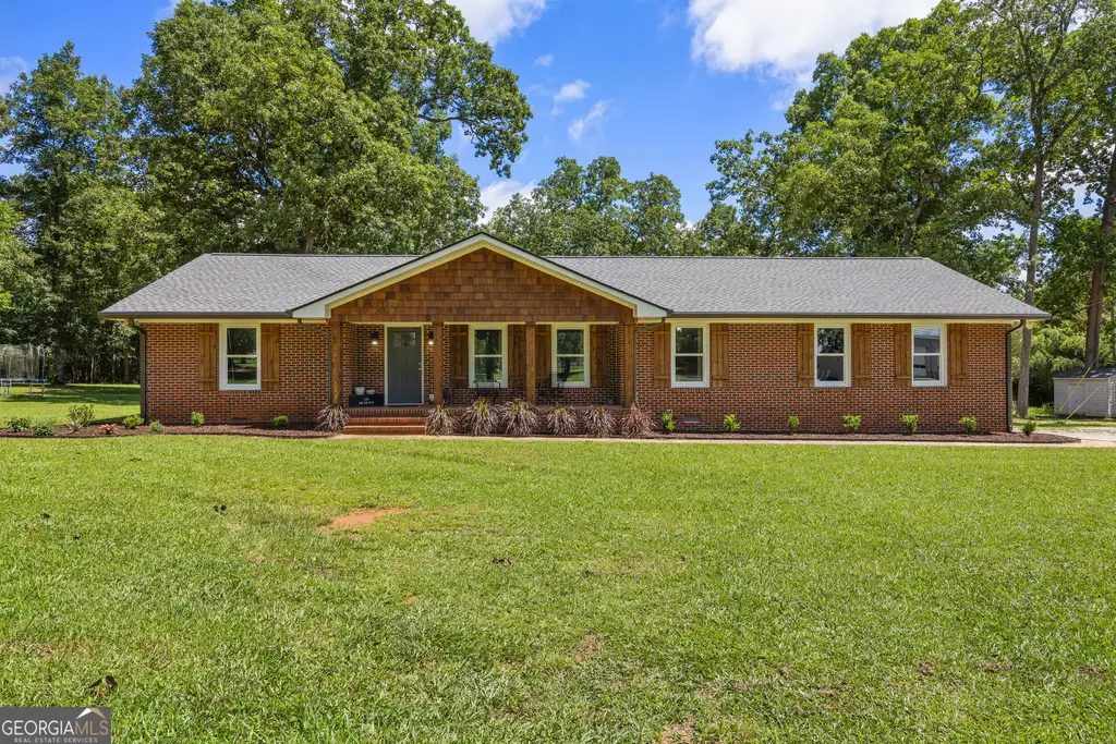 104 E Oak Street, Luthersville
