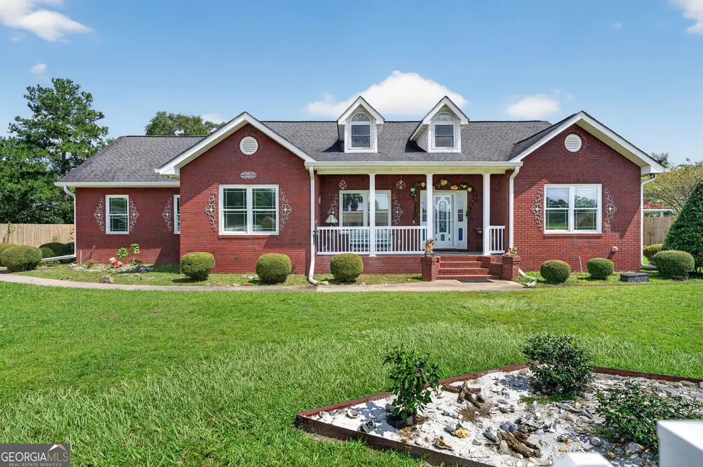 932 Hitching Post Lane, Waycross