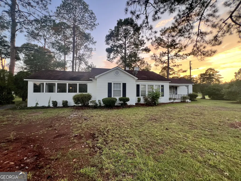 325 N Line Street, Dexter