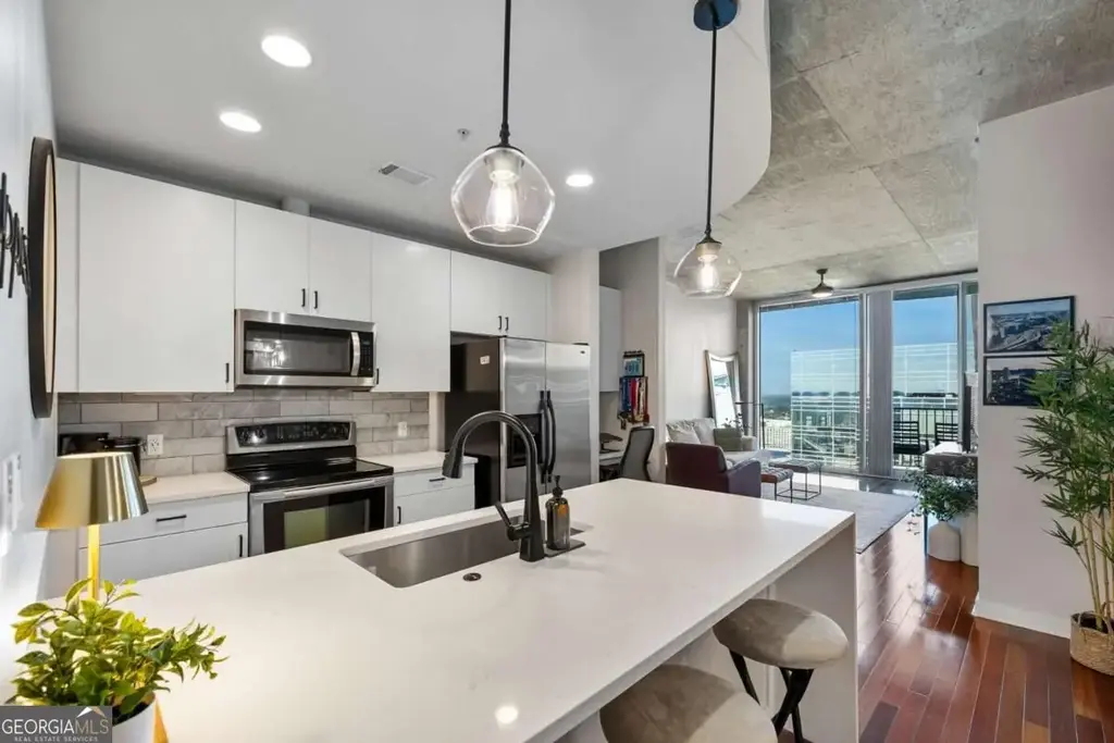 400 W Peachtree Street Nw 3005, Atlanta