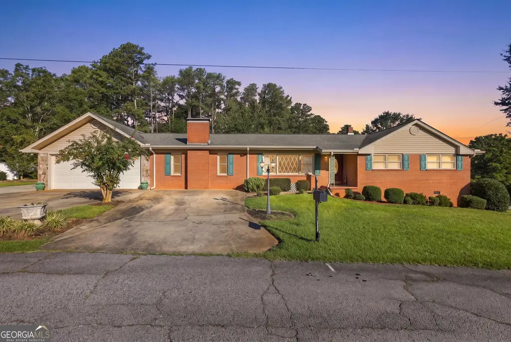 49 Jones Street, Toccoa
