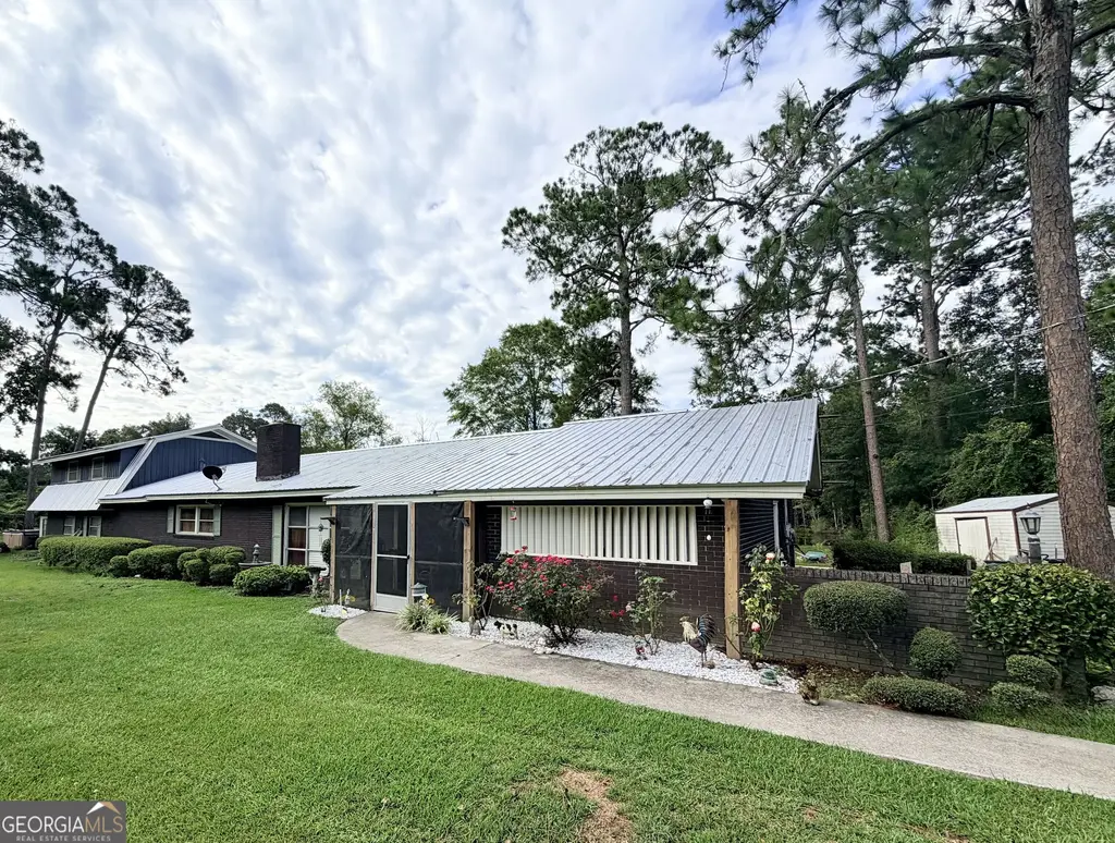 218 Railroad Street, Milan