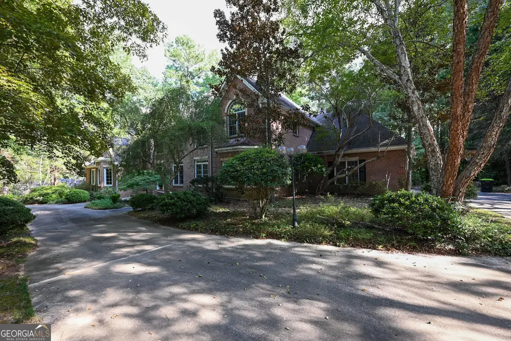 195 Oak Manor, Fayetteville