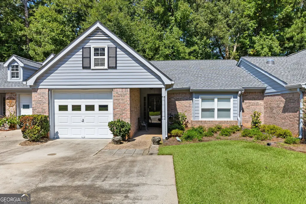 14 Dover Trail, Peachtree City