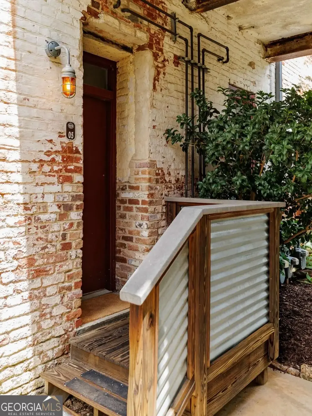 585 White Circle 5, Athens