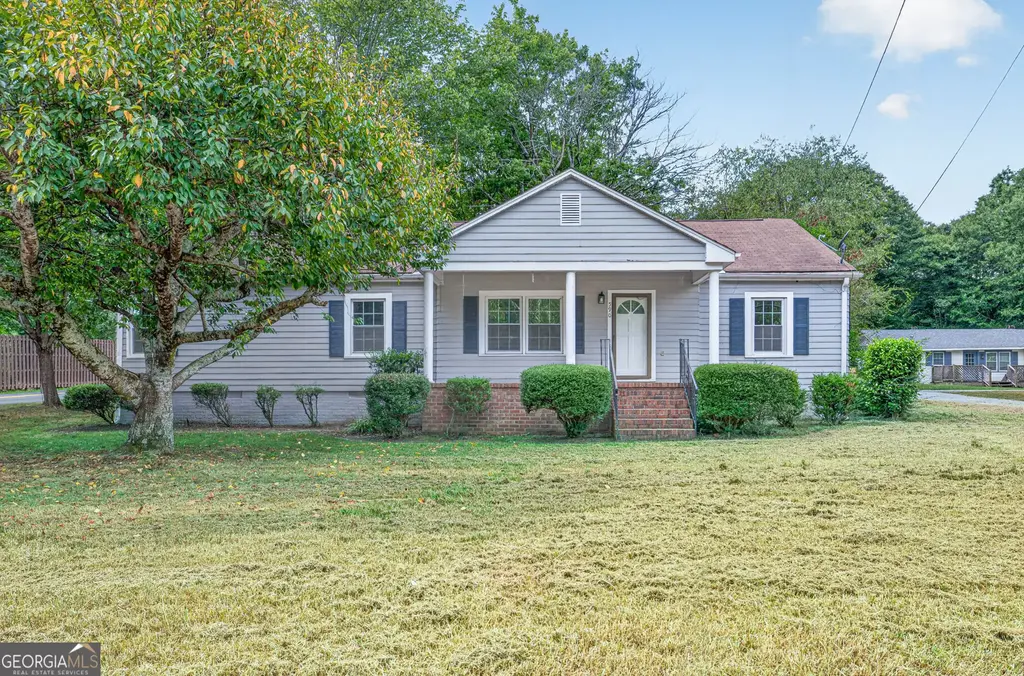 590 Benson Street, Hartwell