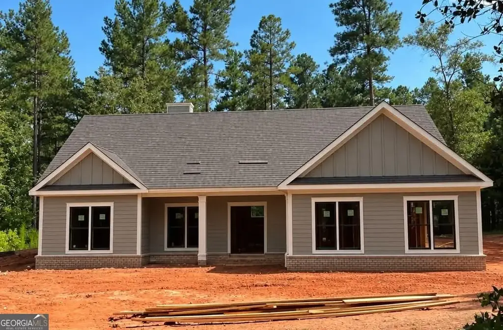 1044 Hornets Bridge Drive, Elberton