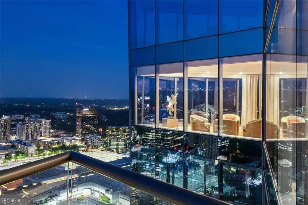 3344 Peachtree Road Ne 4102, Atlanta