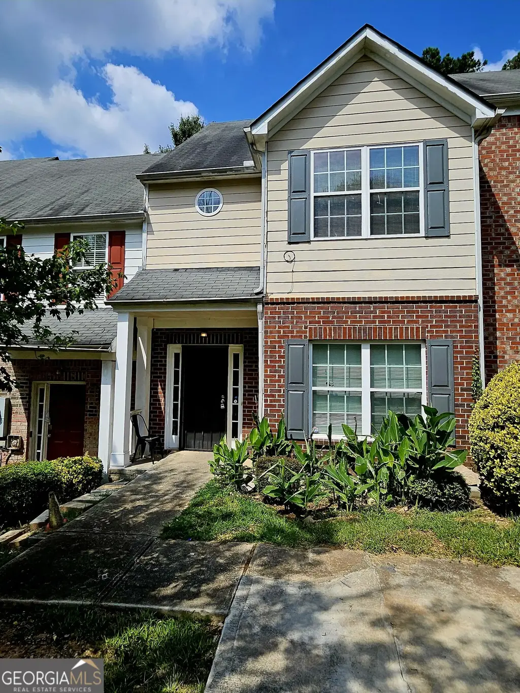 375 Brookview Drive, Riverdale