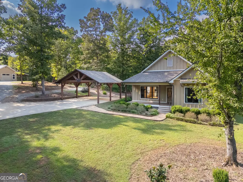 5240 Highway 17, Clarkesville