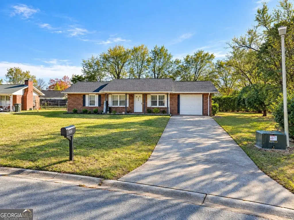 108 Lancelot Court, Warner Robins
