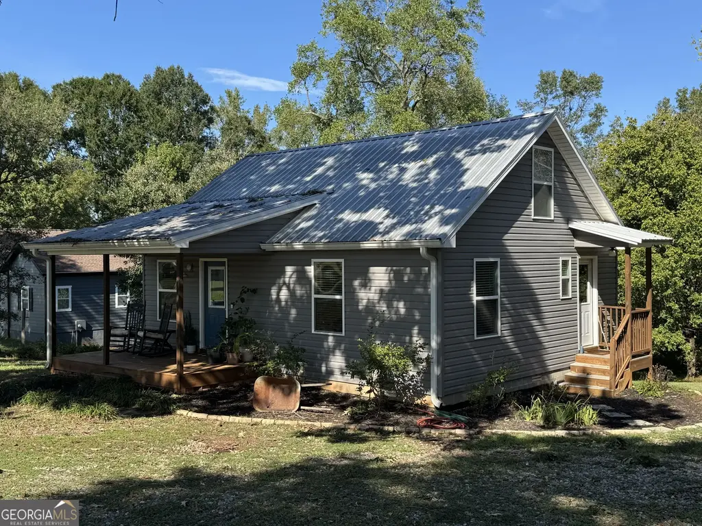 613 Chambers Road, Commerce