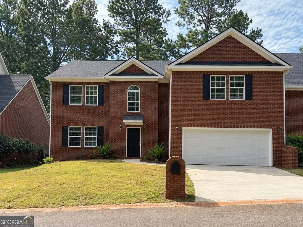 120 Hampton Way, Macon