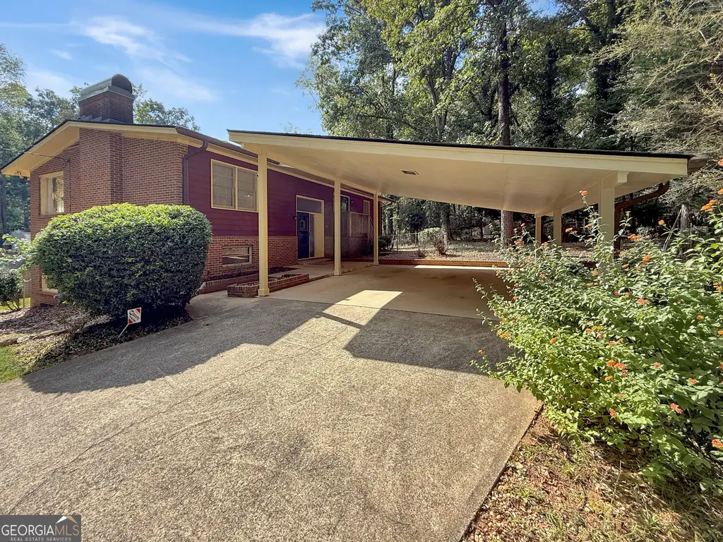 625 Forest Road, Athens