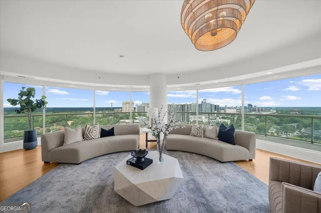 2881 Peachtree Road Ne Apt 2201, Atlanta