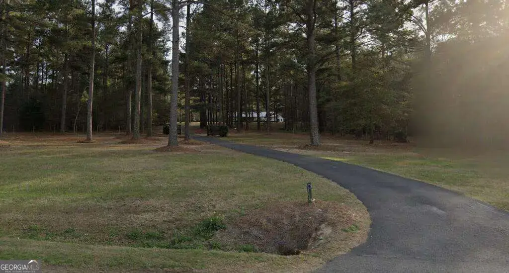 2060 Highway 37, Adel
