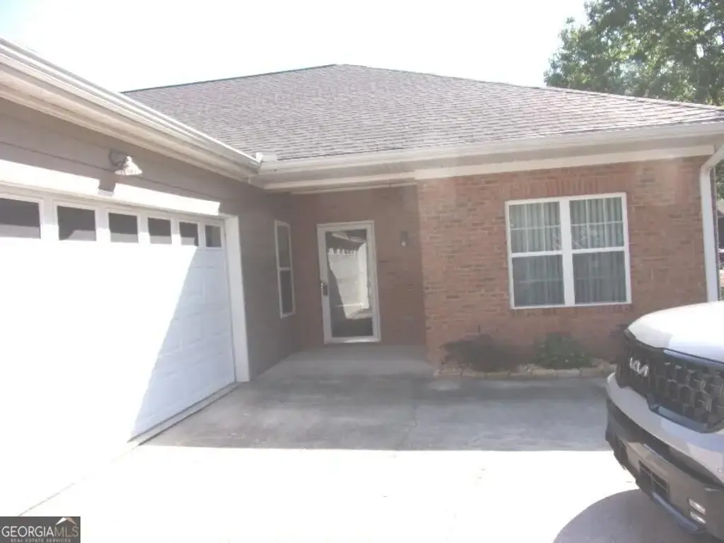 1604 Commonwealth Circle, Newnan