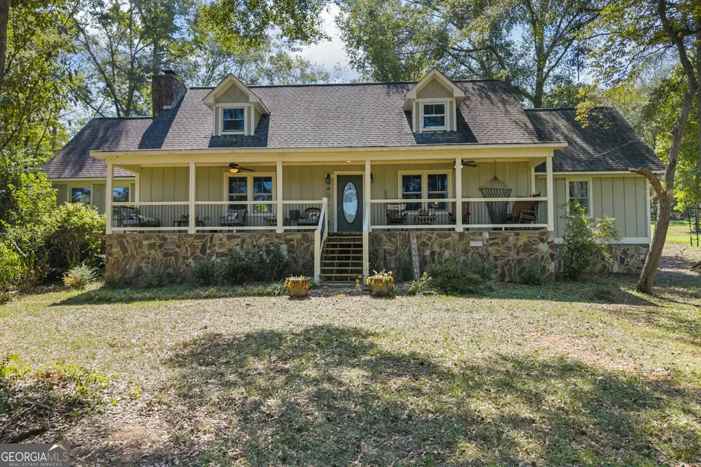 344 Riverbend Drive, Royston