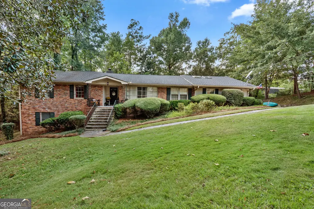878 Captain Kell Drive, Macon
