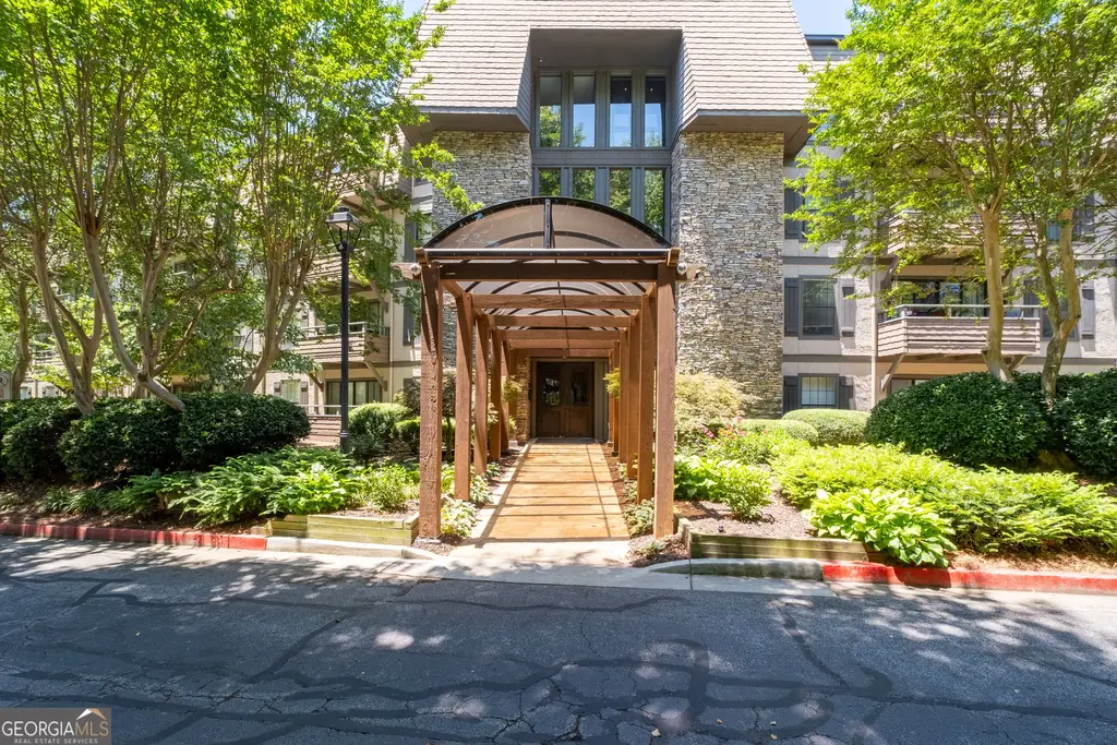 1120 Highland Bluff Drive Se, Atlanta