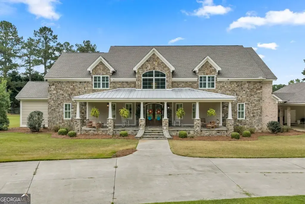 211 Cool Water Road, Vienna
