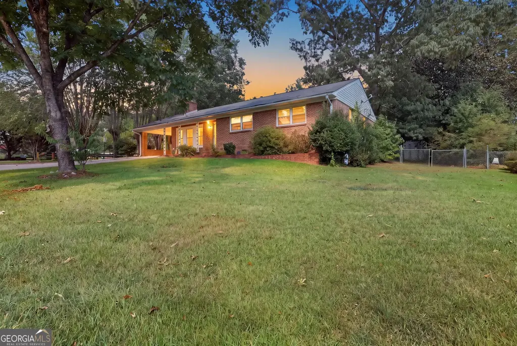 327 Poplar Street, Toccoa