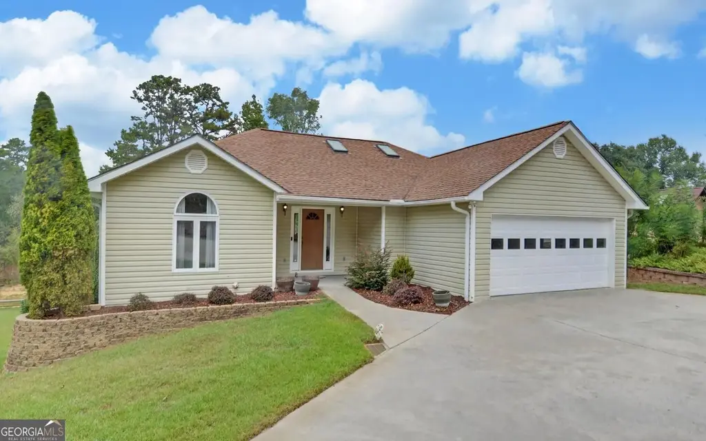 300 Knox Circle, Lavonia
