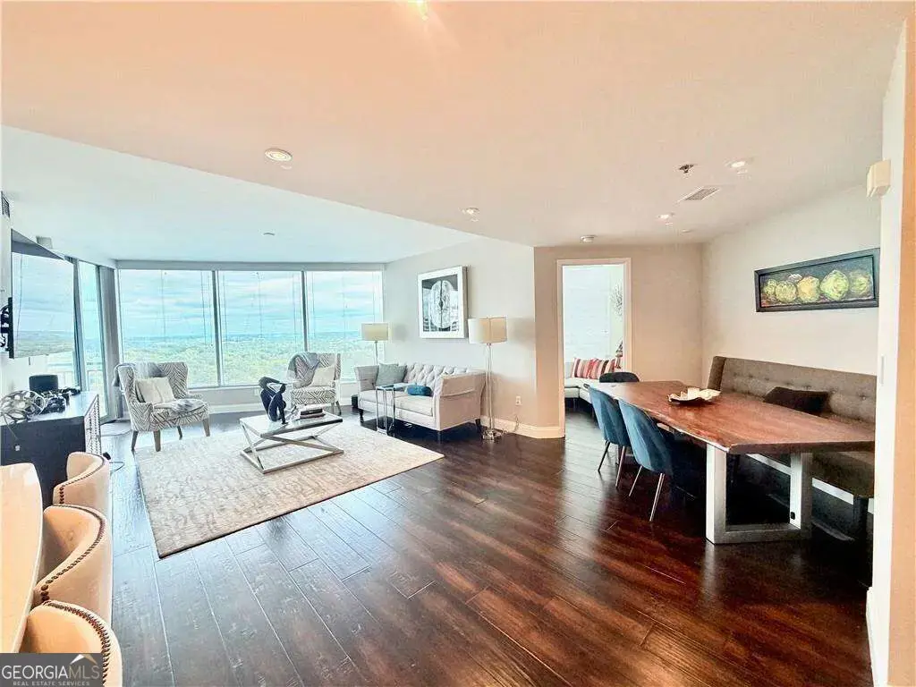 3338 Peachtree Road Ne 2303, Atlanta