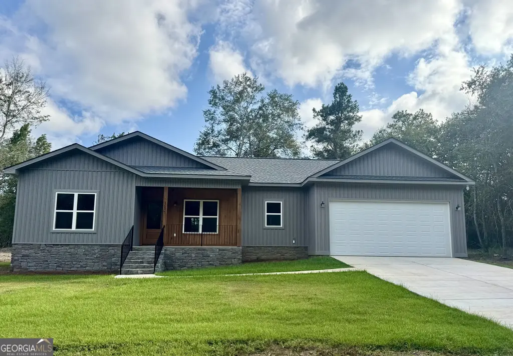 160 Wood Oak Circle, Cochran