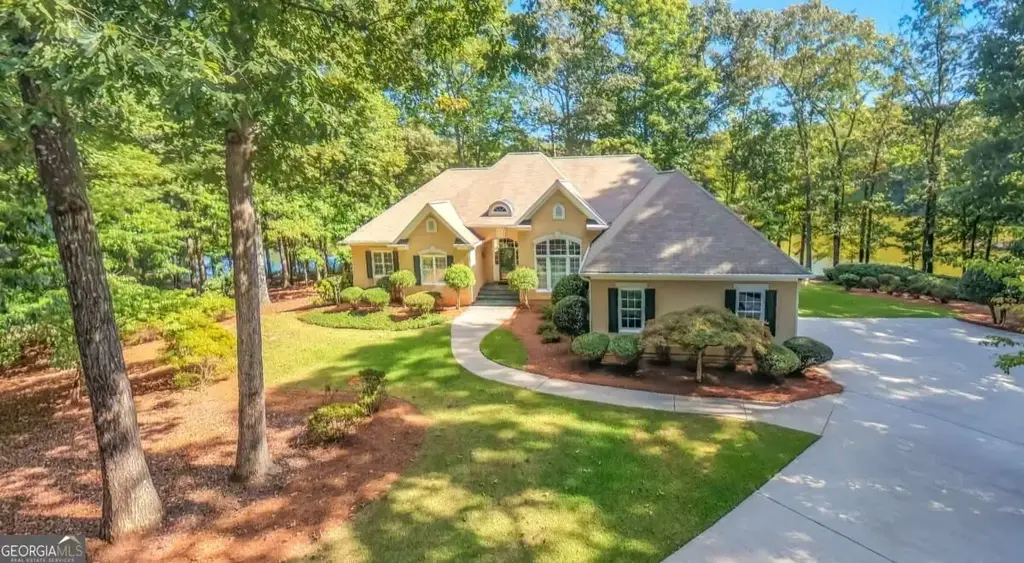 320 Laurel Lakes Drive, Carrollton