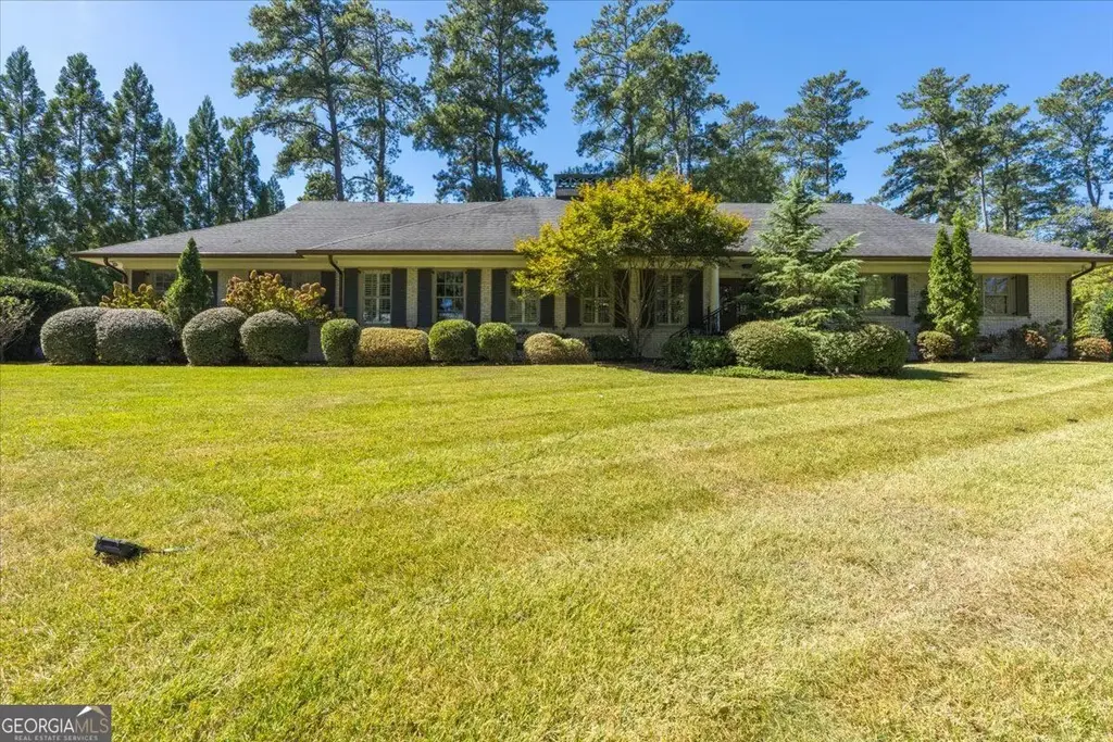 377 Old Club Road S, Macon