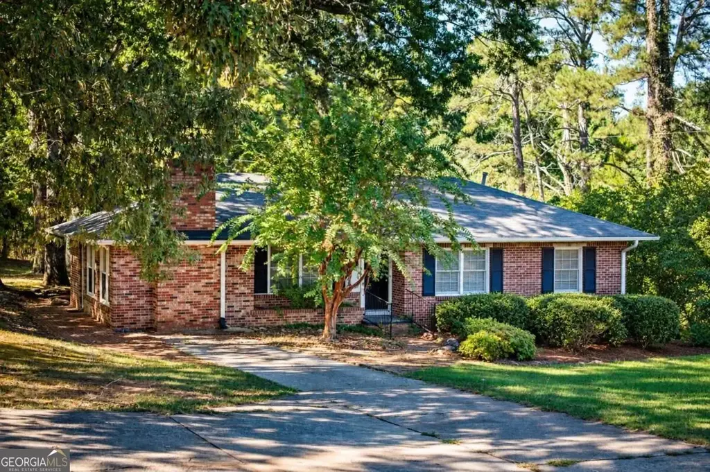 8421 Macon Highway, Athens