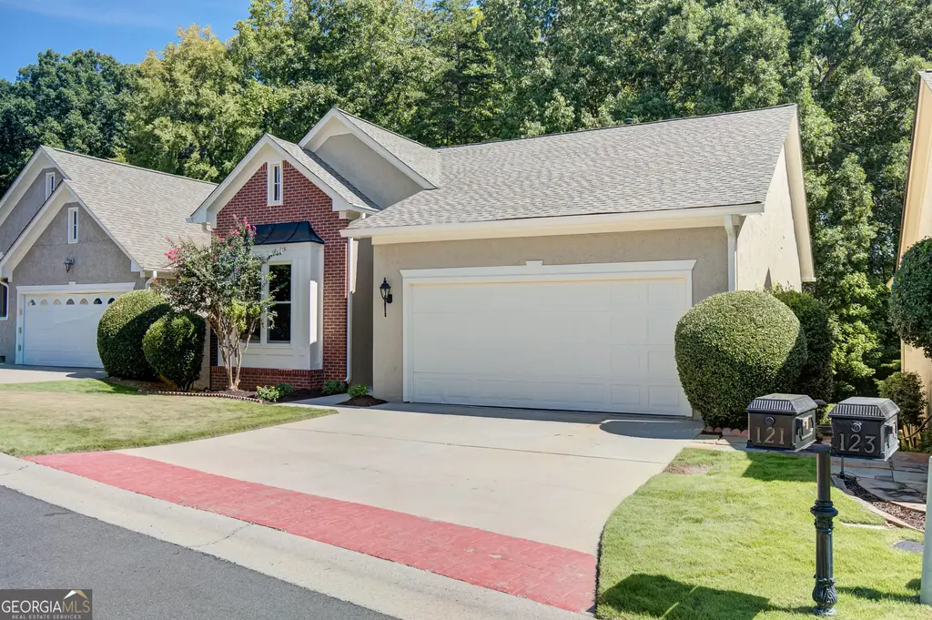 121 Augusta Drive, Peachtree City