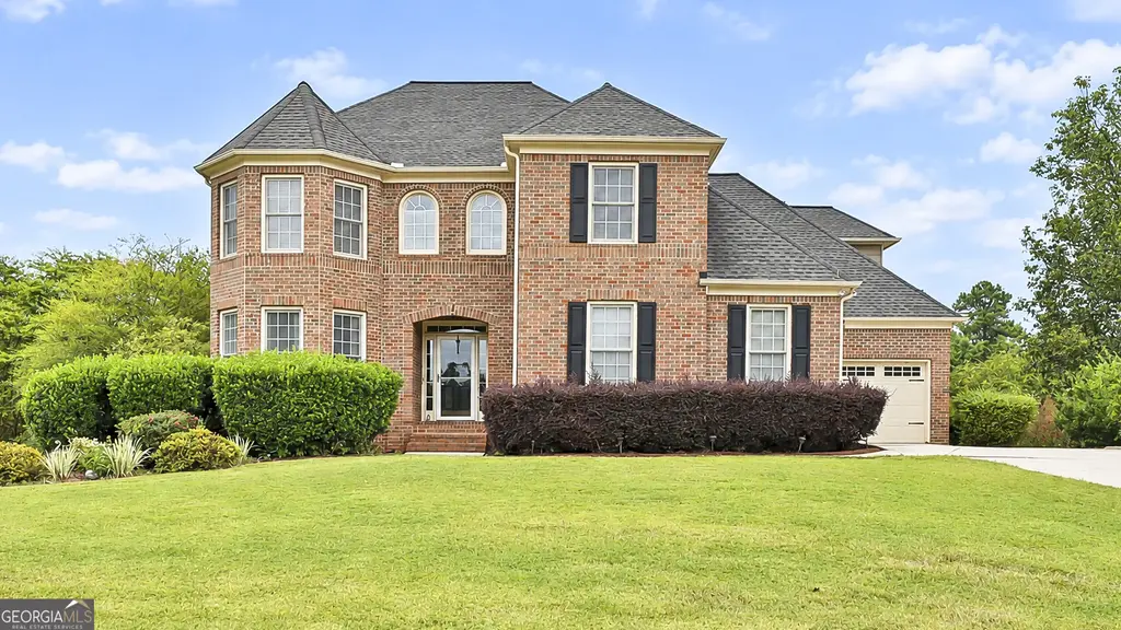100 Grouse Point, Fayetteville
