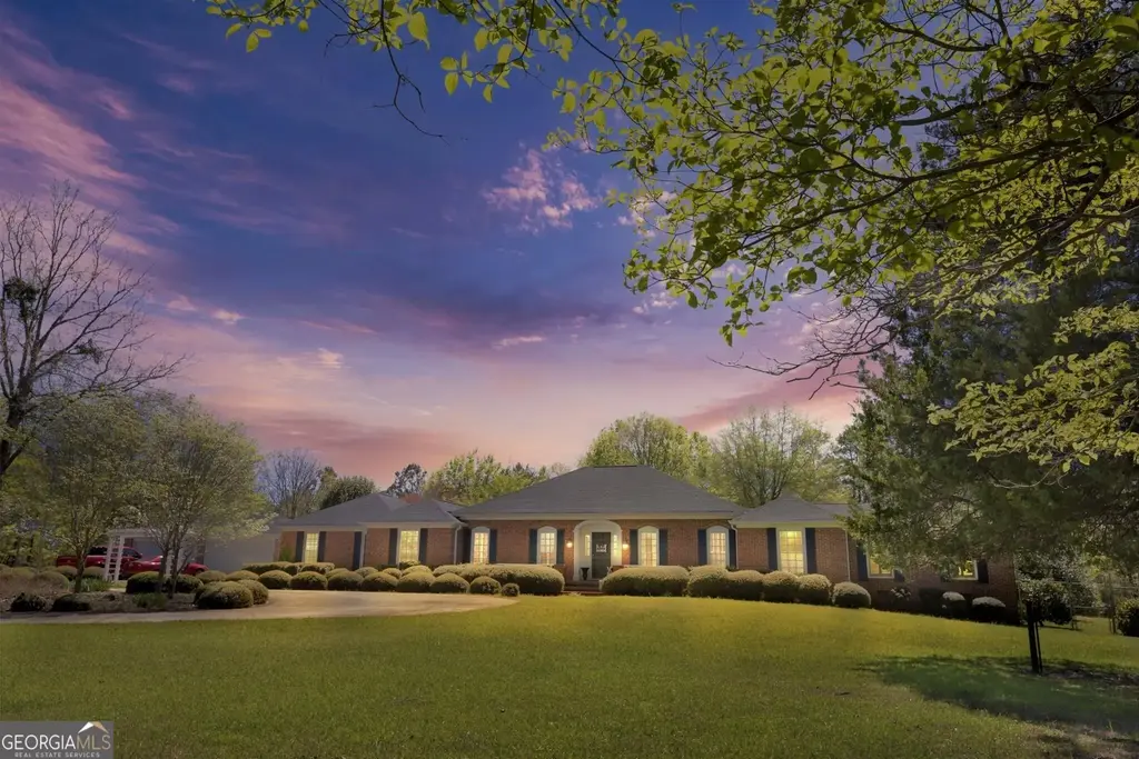 32 Green Oak Circle, Thomaston