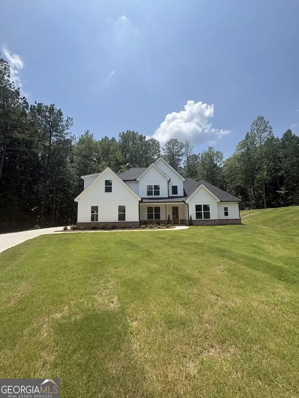 160 Rivers Edge Drive, Forsyth