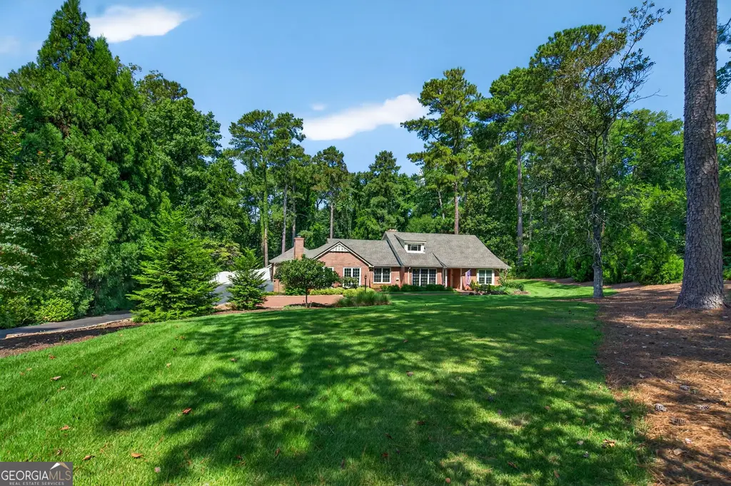879 Lakewood Drive, Lagrange