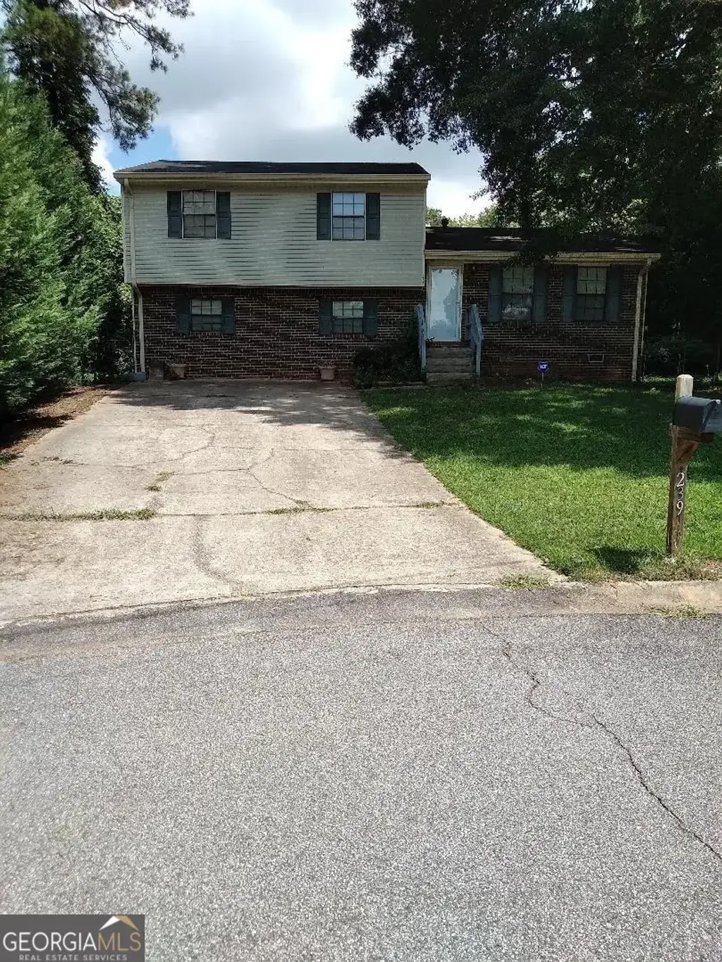 239 Slicky Rock Court, Riverdale